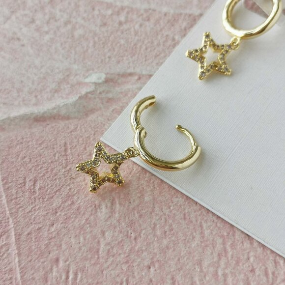 Kendra Scott Jae Star White Crystal Gold Earrings - Picture 2 of 3